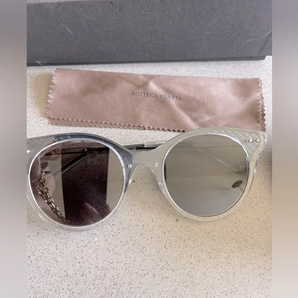 Bottega Veneta Sunglasses - Picture 4 of 5